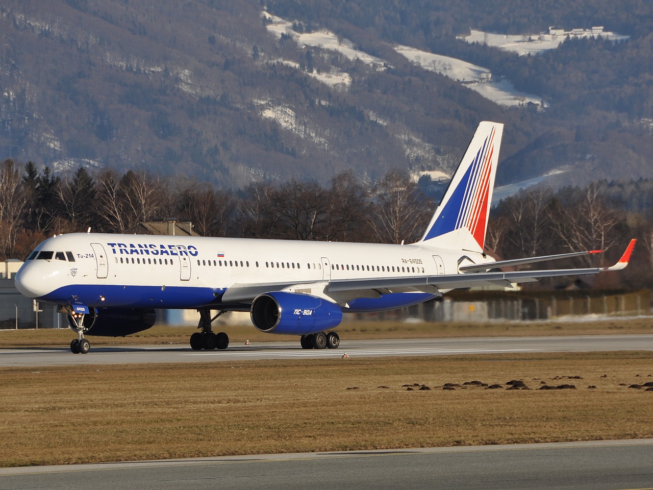 RA-64509 - Tupolev Tu-214 - Transaero Airlines - SZG - 28-02-2009d