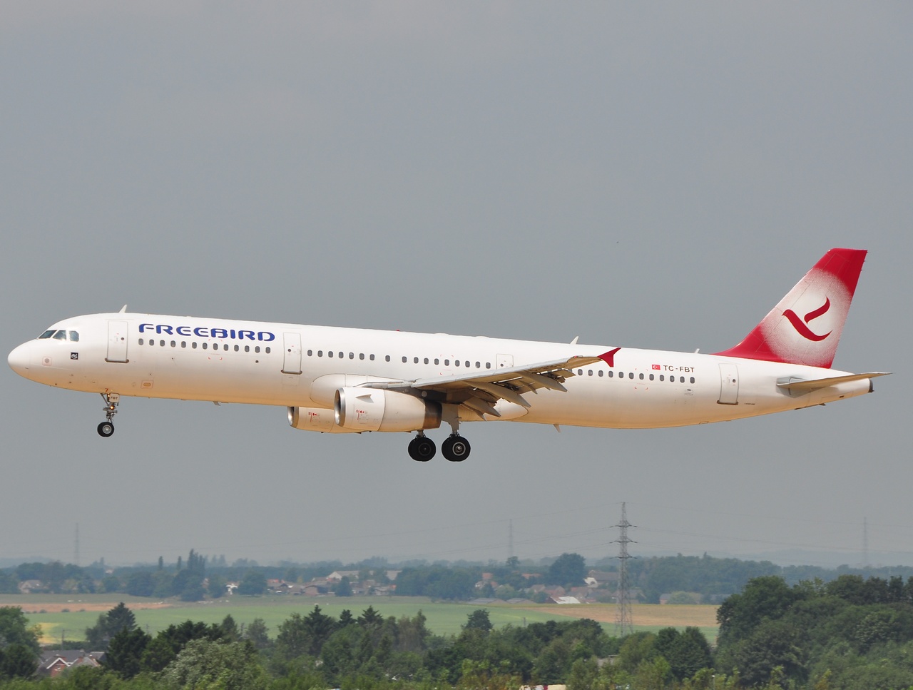 TC-FBT - A321-131 - Freebird Airlines - LGG - 04-07-2009