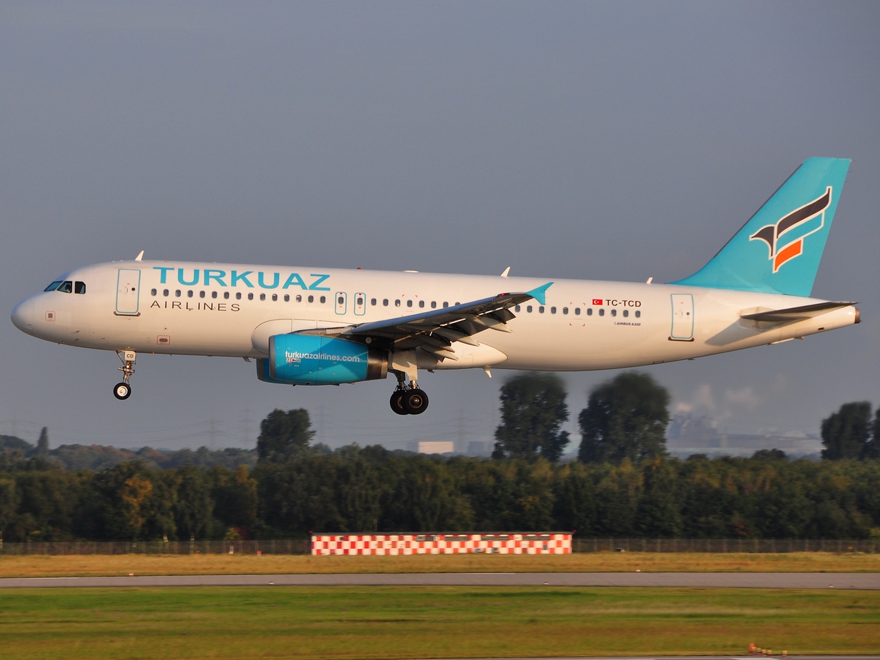TC-TCD - A320-232 - Turkuaz Airlines - DUS - 06-09-2009