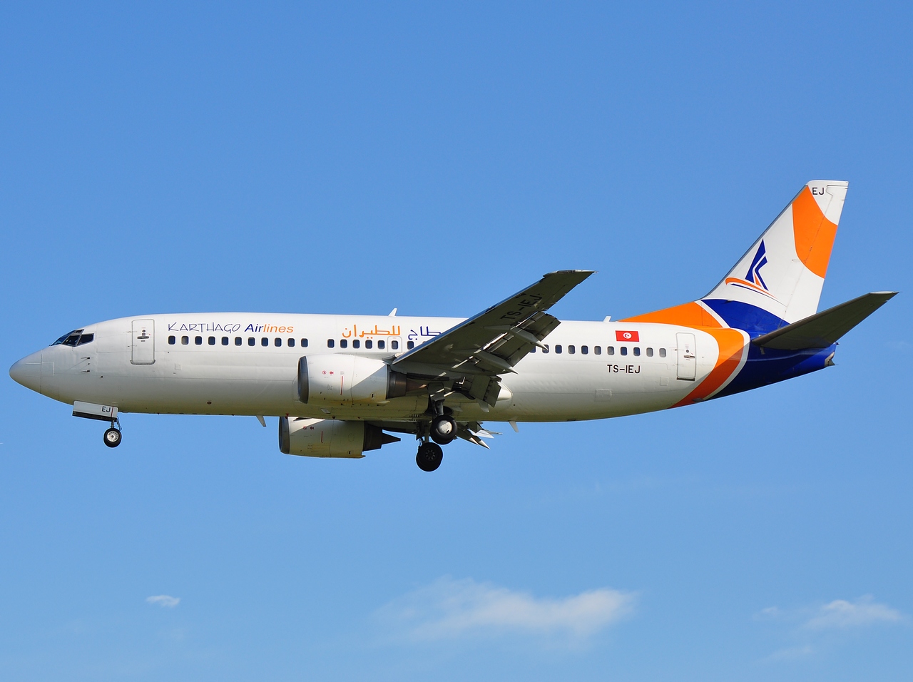TS-IEJ - 737-322 - Karthago Airlines - PRG - 09-06-2009