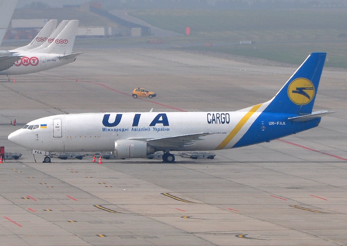 UR-FAA - 737-3Y0 - Ukraine International Airlines - LGG - 27-06-2009