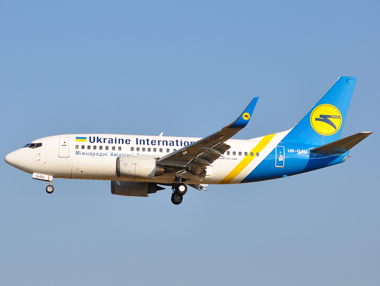 UR-GAU - 737-5Y0(WL) - Ukraine International Airlines - BRU - 01-04-2009