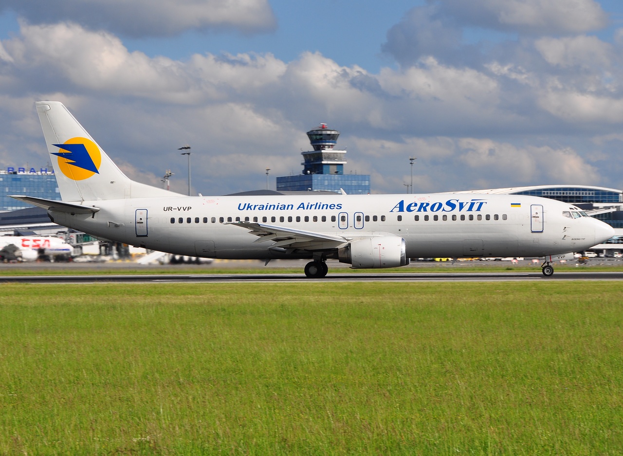 UR-VVP - 737-4Q8 - AeroSvit Airlines - PRG - 09-06-2009