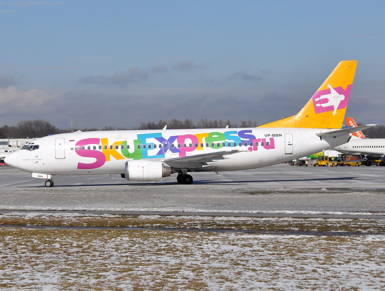 VP-BBN - 737-330 - SkyExpress - SZG - 28-02-2009b