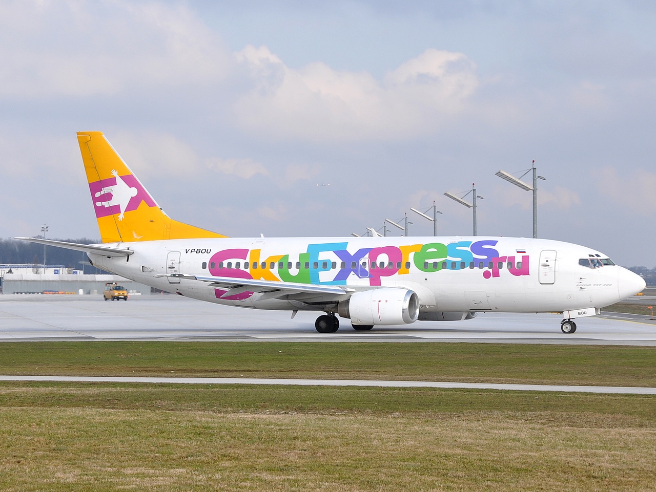 VP-BOU - 737-341 - SkyExpress - SZG - 21-03-2009