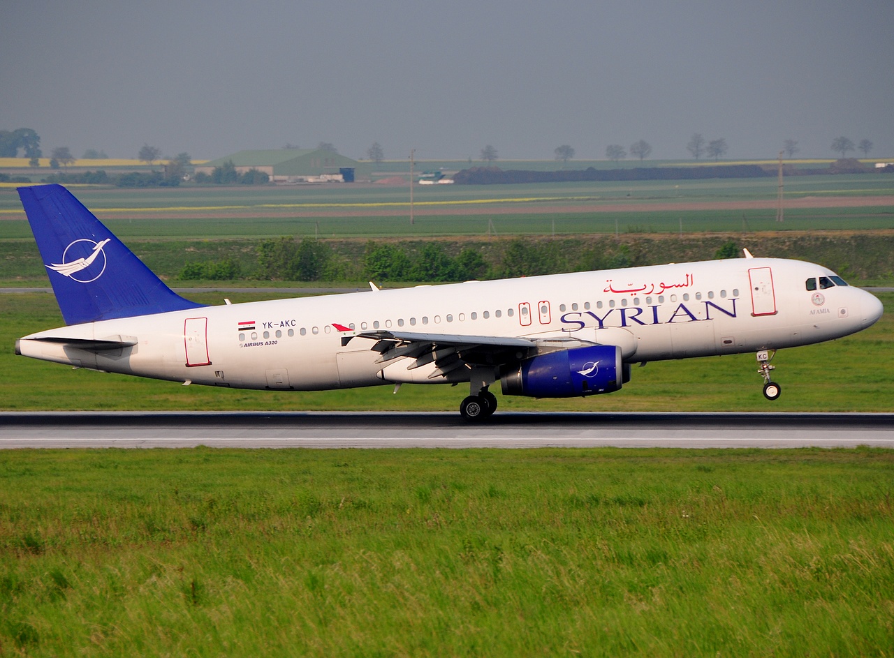YK-AKC - A320-232 - Syrian Arab Airlines - VIE - 24-04-2009