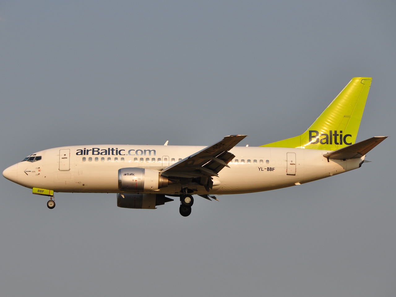 YL-BBF - 737-548(WL) - Air Baltic - BRU - 02-07-2009