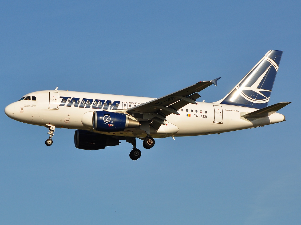 YR-ASB - A318-111 - Tarom - BRU - 23-08-2009