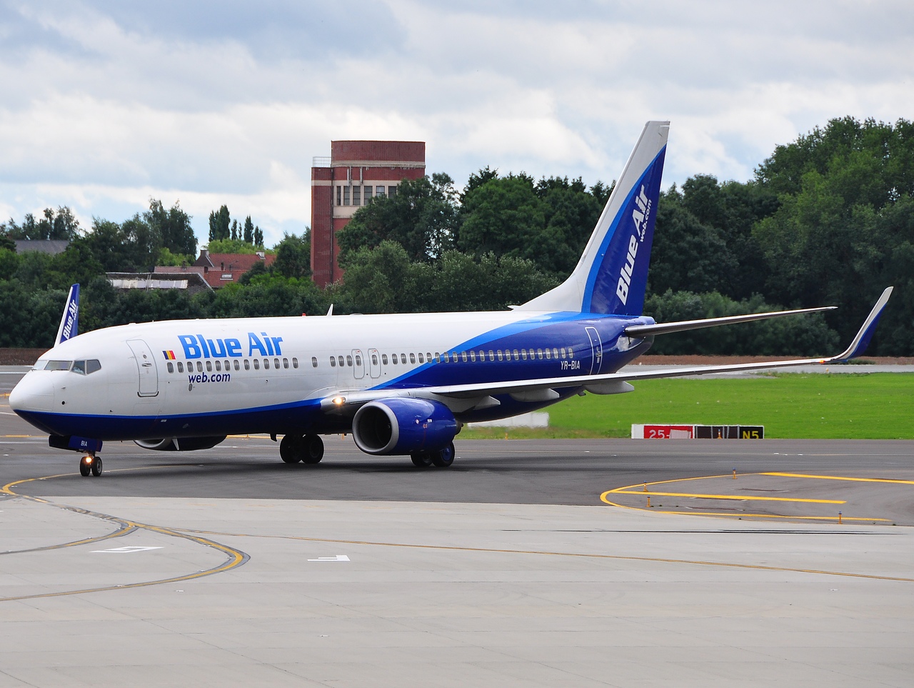 YR-BIA - 737-8AS(WL) - Blue Air - CRL - 23-07-2009