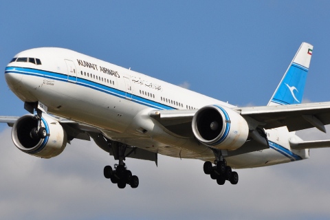 9K-AOA - 777-269(ER) - Kuwait Airways - LHR - 27-08-2009b