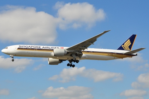 9V-SWN - 777-312(ER) - Singapore Airlines - LHR - 27-08-2009