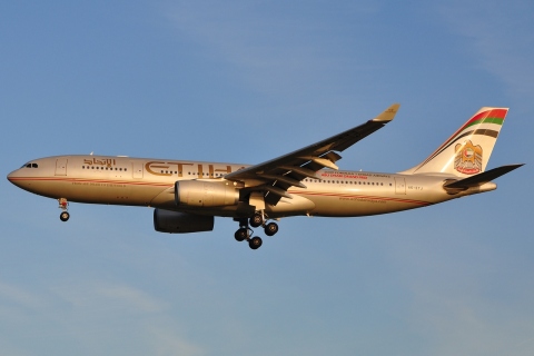 A6-EYJ - A330-243 - Etihad Airways - BRU - 23-08-2009