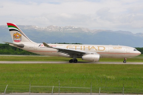 A6-EYP - A330-243 - Etihad Airways - GVA - 12-05-2009