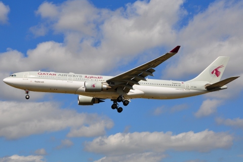 A7-AEB - A330-302 - Qatar Airways - LHR - 27-08-2009