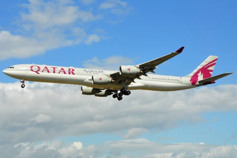 A7-AGA - A340-642 - Qatar Airways - LHR - 28-08-2009