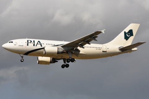 AP-BEB - A310-308 - PIA Pakistan International Airlines - LHR - 28-08-2009