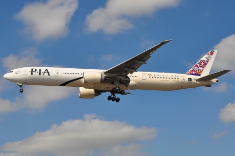 AP-BHW - 777-340(ER) - PIA Pakistan International Airlines - LHR - 27-08-2009