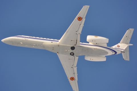 CE-02 - ERJ-135LR - Belgian Air Force - LGG - 09-01-2009b