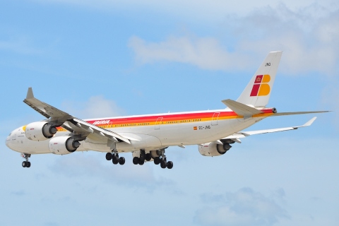 EC-JNQ - A340-642 - Iberia - MIA - 15-05-2009