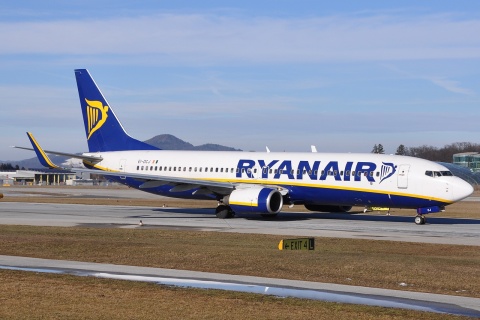 EI-DCJ - 737-8AS(WL) - Ryanair - SZG - 28-02-2009b