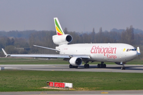 ET-AML - MD-11F - Ethiopian Airlines - LGG - 03-04-2009b