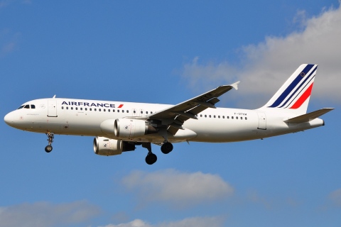 F-GFKM - A320-211 - Air France - LHR - 27-08-2009