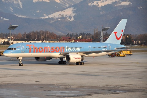 G-BYAT - 757-204 - Thomson Airways - SZG - 21-03-2009