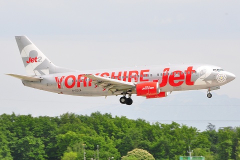 G-CELB - 737-377 - Jet2 - GVA - 12-05-2009