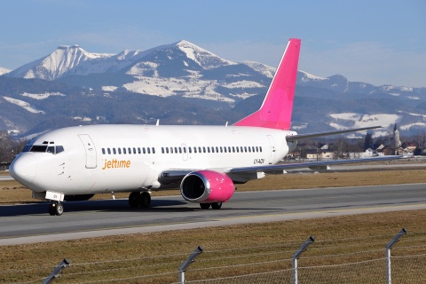 LY-AQV - 737-35B - JetTime - SZG - 28-02-2009b