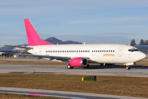 LY-AQV - 737-35B - JetTime - SZG - 28-02-2009c