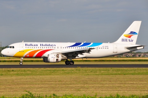 LZ-BHE - A320-211 - Balkan Holidays Air (BH Air) - AMS - 18-08-2009