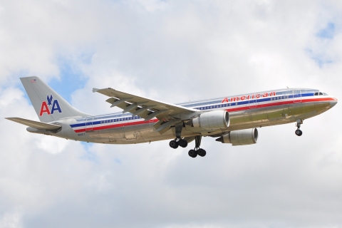 N14077 - A300-605R - American Airlines - MIA - 16-05-2009