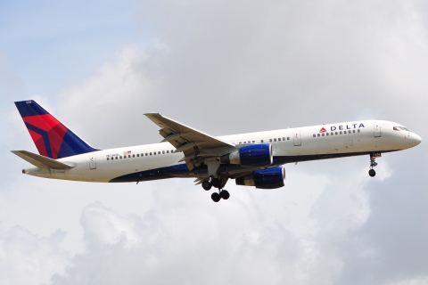 N636DL - 757-232 - Delta Air Lines - MIA - 18-05-2009
