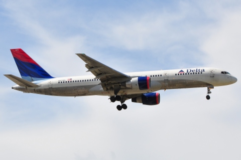 N673DL - 757-232 - Delta Air Lines - MIA - 15-05-2009