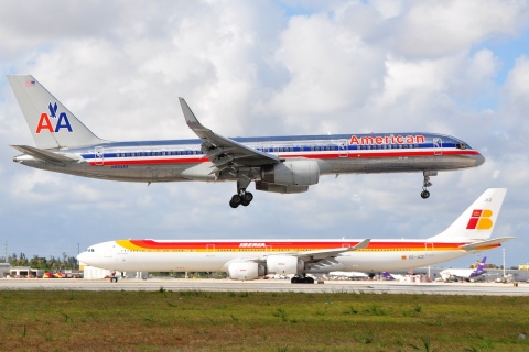 N684AA - 757-223(WL) - American Airlines - MIA - 16-05-2009