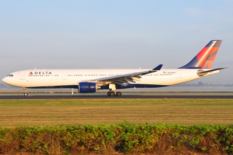 N809NW - A330-323 - Delta Air Lines - AMS - 18-08-2009