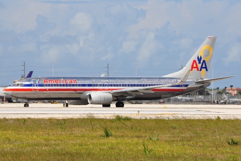 N905AN - 737-823(WL) - American Airlines - MIA - 16-05-2009