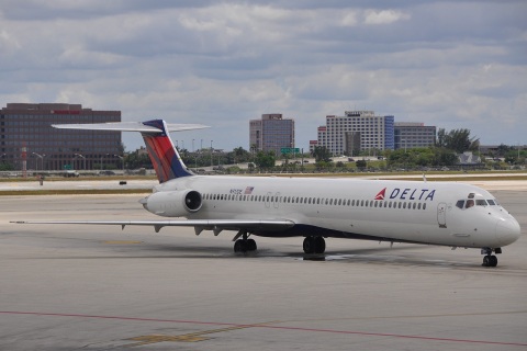 N912DE - MD-88 - Delta Air Lines - MIA - 20-05-2009