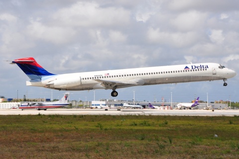 N984DL - MD-88 - Delta Air Lines - MIA - 16-05-2009