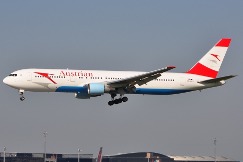 OE-LAX - 767-3Z9(ER) - Austrian Airlines - VIE - 25-04-2009
