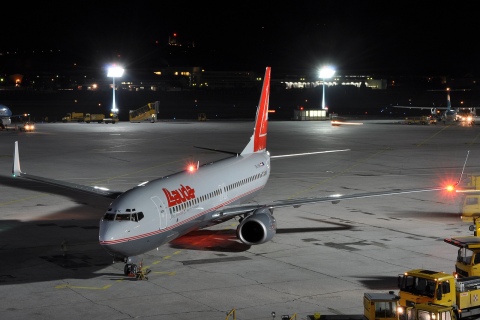 OE-LNK - 737-8Z9(WL) - Lauda Air - SZG - 28-02-2009d