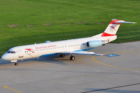 OE-LVN - Fokker 100 - Austrian Arrows - BTS - 24-04-2009