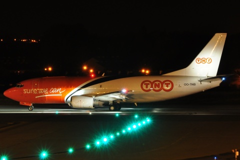 OO-TNB - 737-3T0F - TNT Airways - LGG - 02-10-2009b
