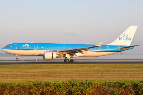 PH-AOA - A330-203 - KLM Royal Dutch Airlines - AMS - 18-08-2009
