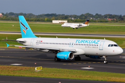 TC-TCD - A320-232 - Turkuaz Airlines - DUS - 06-09-2009b