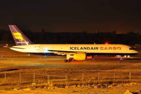TF-FIE - 757-23A - Icelandair - LGG - 02-10-2009