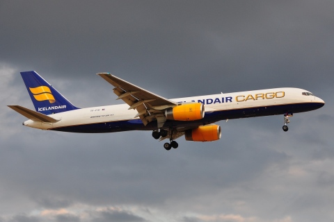 TF-TIH - 757-208F - Icelandair Cargo - LGG - 05-09-2009