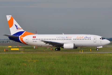 TS-IEJ - 737-322 - Karthago Airlines - PRG - 09-06-2009b