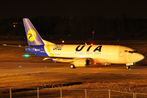 UR-FAA - 737-3Y0 - Ukraine International Airlines - LGG - 02-10-2009