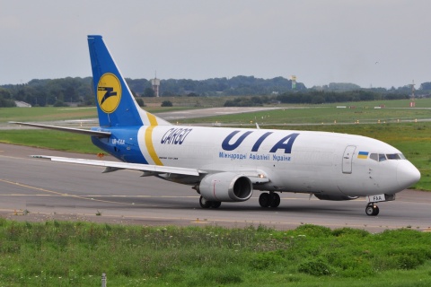 UR-FAA - 737-3Y0 - Ukraine International Airlines - LGG - 22-08-2009